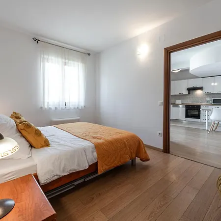 Anuska *