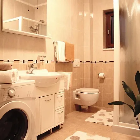 Anuska * ツァヴタット