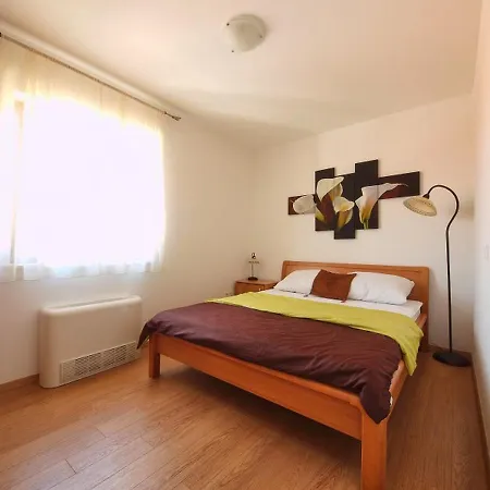 Anuska דירה קאבטאט